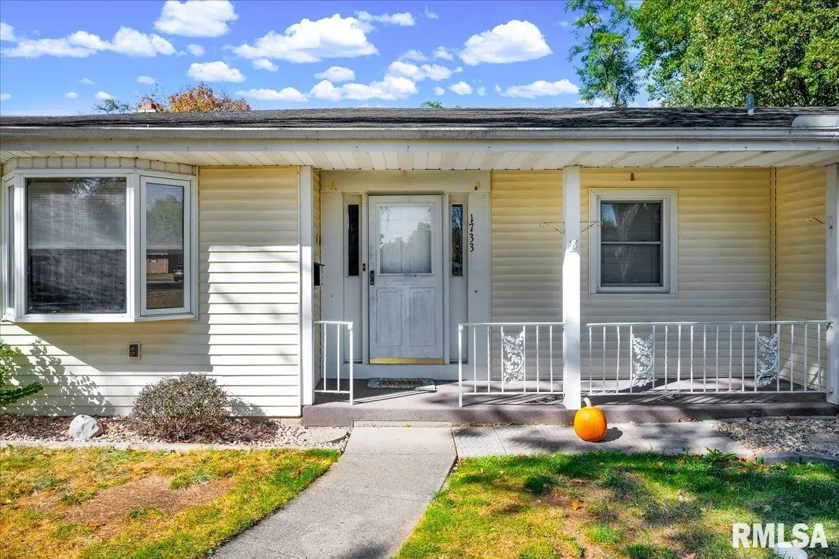 1733 Saint Clair Drive, Pekin, IL 61554 - Image #1