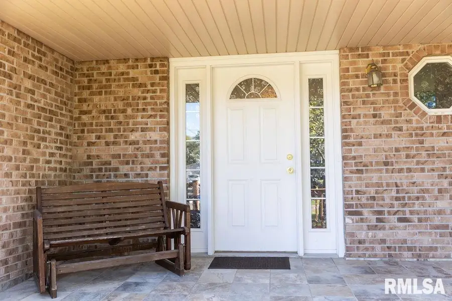 601 Lincoln Avenue, Saint David, IL 61563 - Image #2