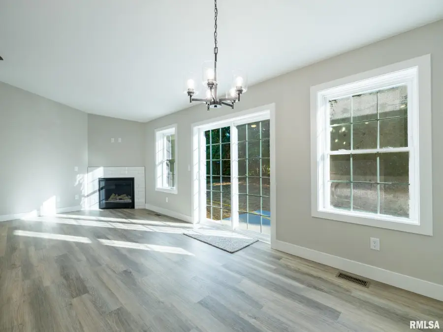 3716 W Eagle Point Drive, Peoria, IL 61615 - Image #2