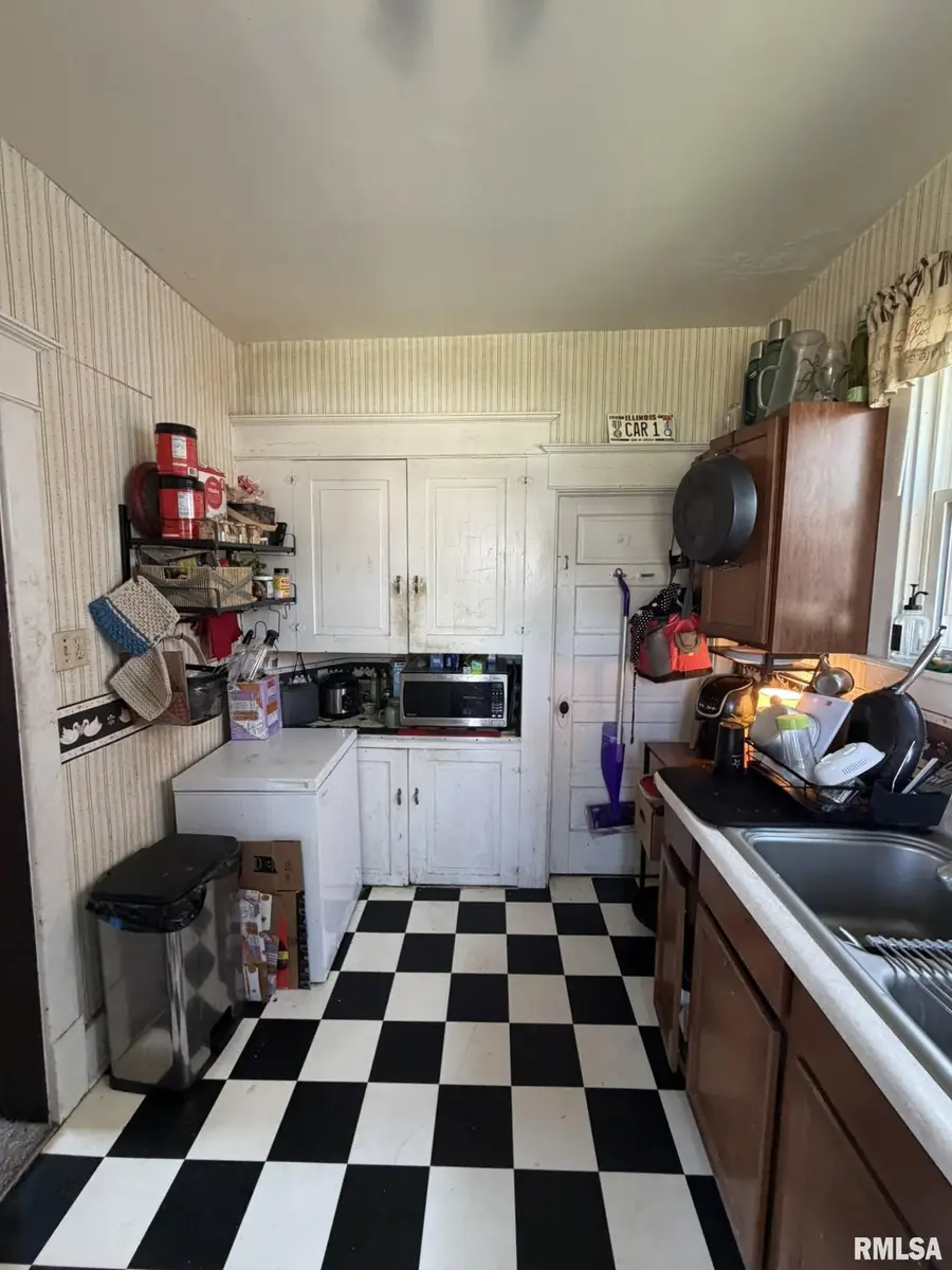 459 E Locust Street, Canton, IL 61520 - #2