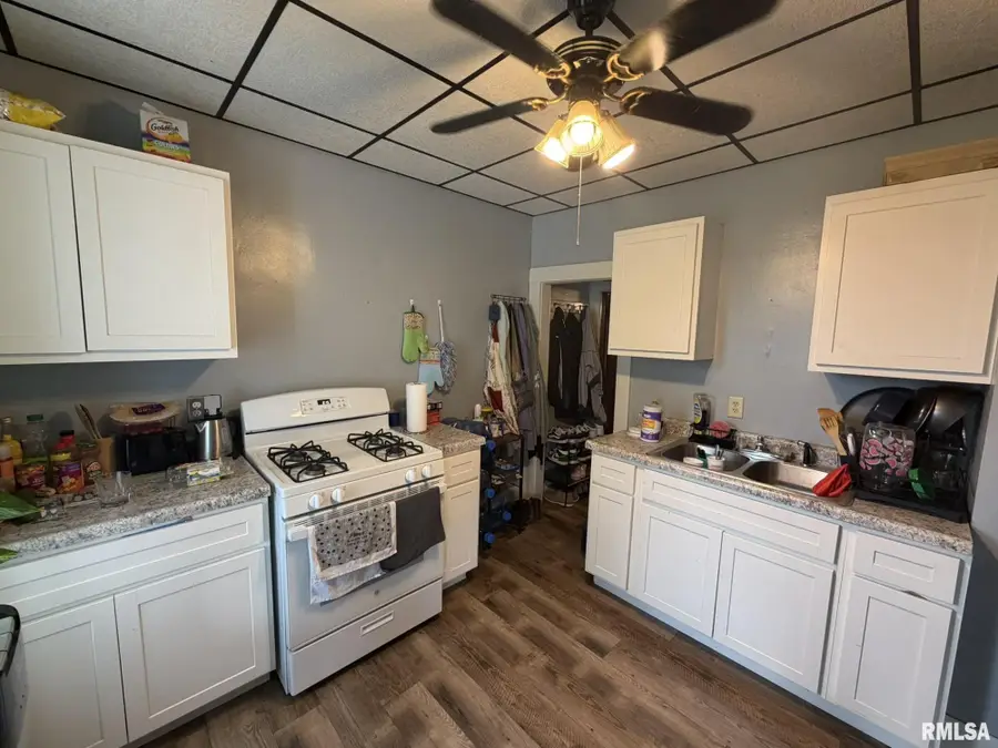 453 E Locust Street, Canton, IL 61520 - #2