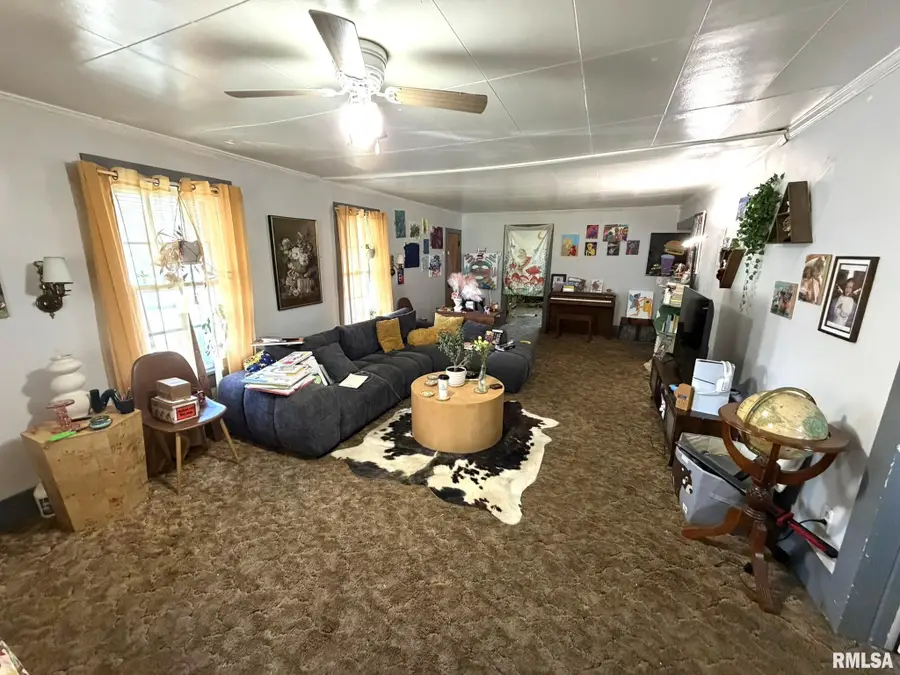 210 N 5th Avenue, Canton, IL 61520 - #2