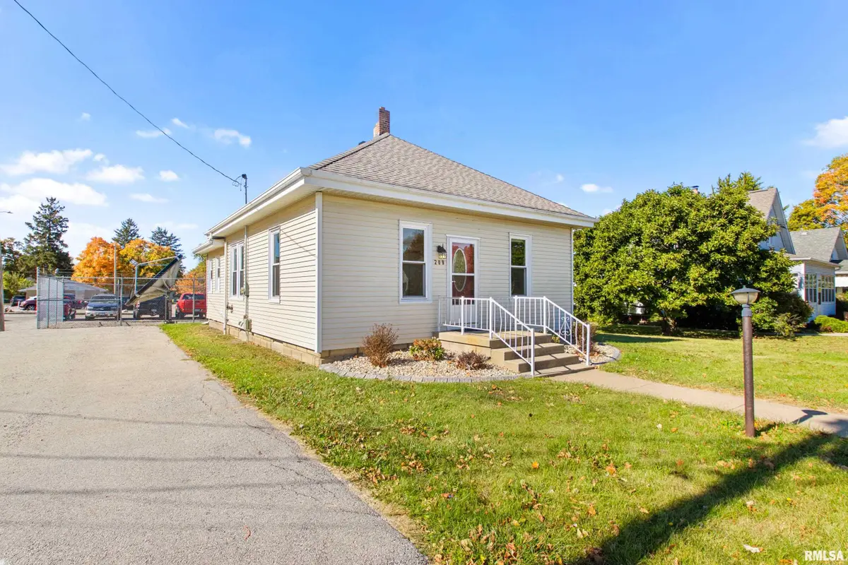 209 N Davenport Street, Metamora, IL 61548 - #1