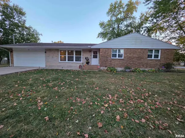 130 E Court Street, Farmington, IL 61531