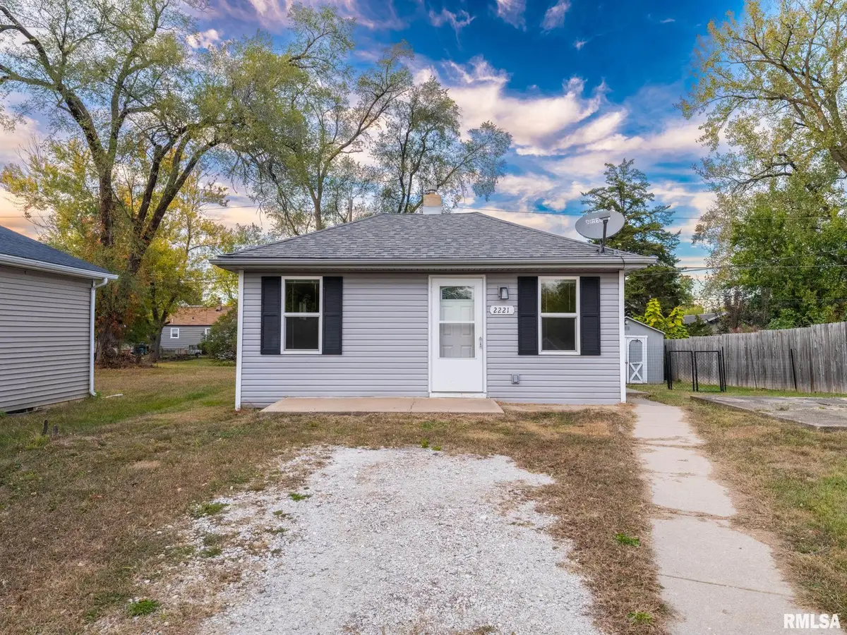 2221 W Tripp Avenue, Peoria, IL 61604 - #1