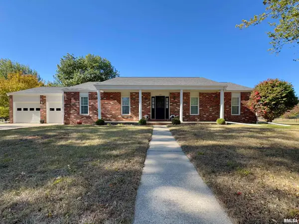 1347 Carolbeth Avenue, Macomb, IL 61455