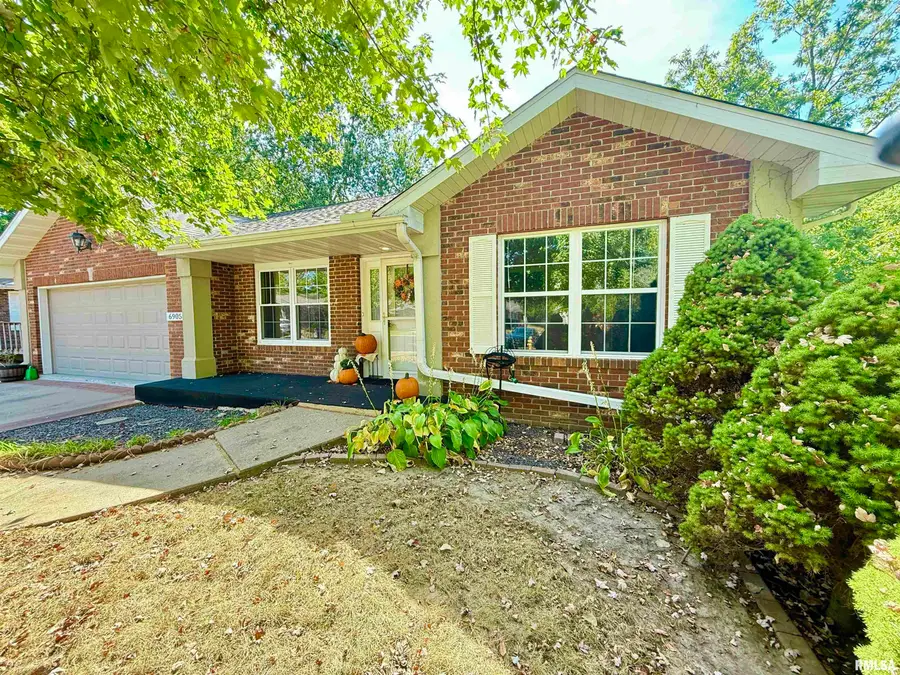6905 N Flagstone Court, Peoria, IL 61615 - Image #2