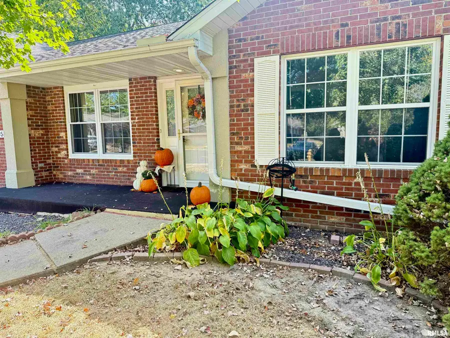 6905 N Flagstone Court, Peoria, IL 61615 - Image #3