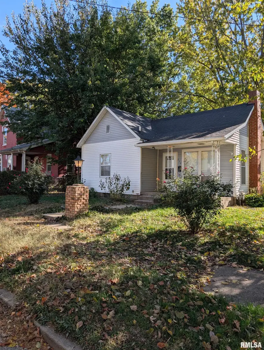 944 E Walnut Avenue, Canton, IL 61520 - Image #3