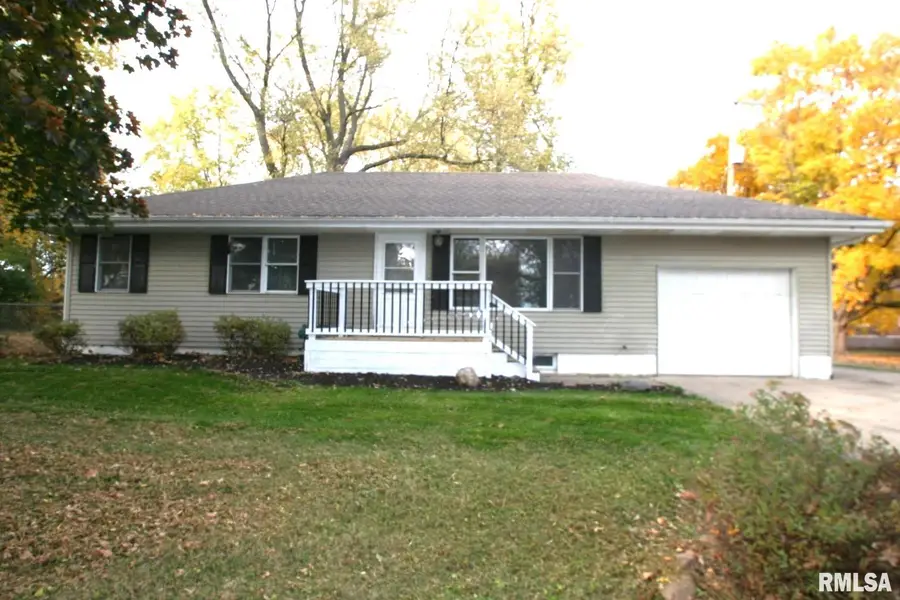 204 E 4th Street, Mackinaw, IL 61755 - Image #2