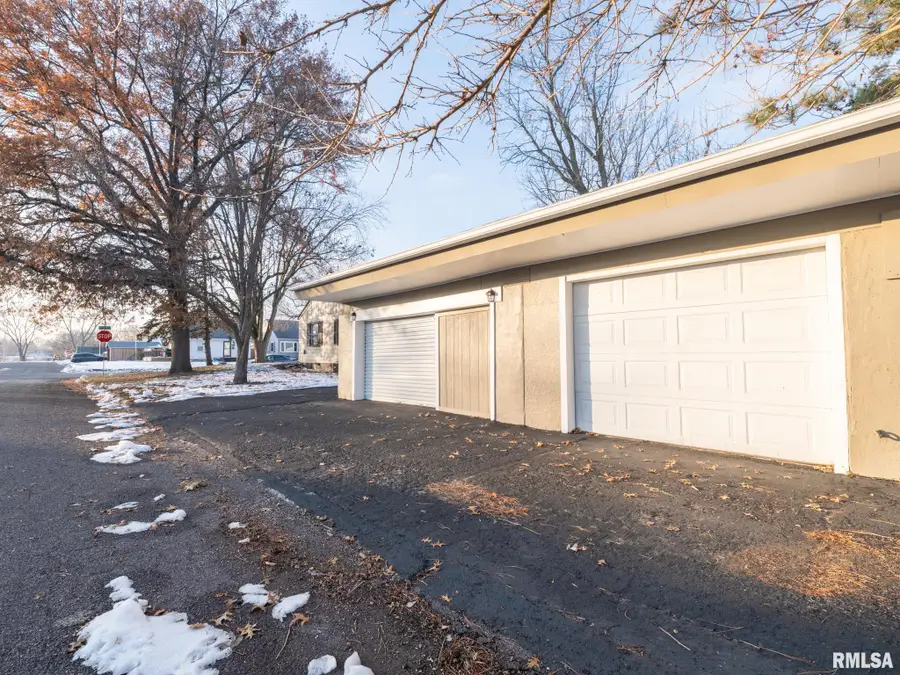 1030 S 13th Street, Pekin, IL 61554 - Image #3