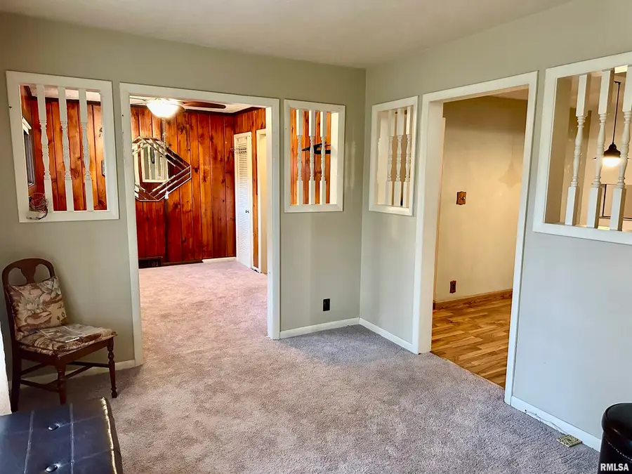 325 Lawndale Avenue, Creve Coeur, IL 61610 - Image #3