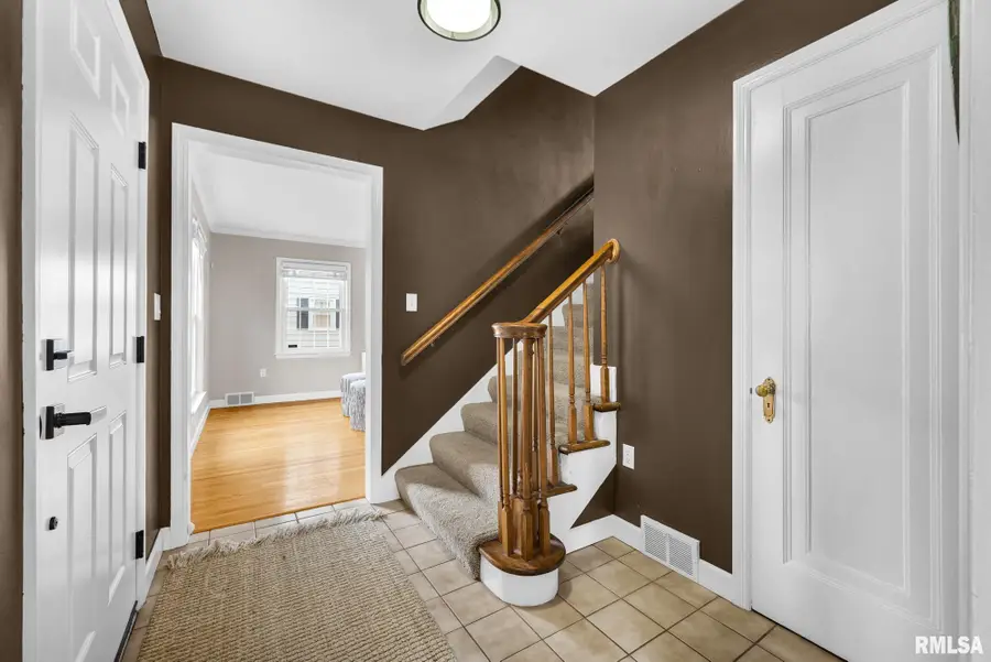 228 N Kickapoo Terrace, Peoria, IL 61604 - Image #2