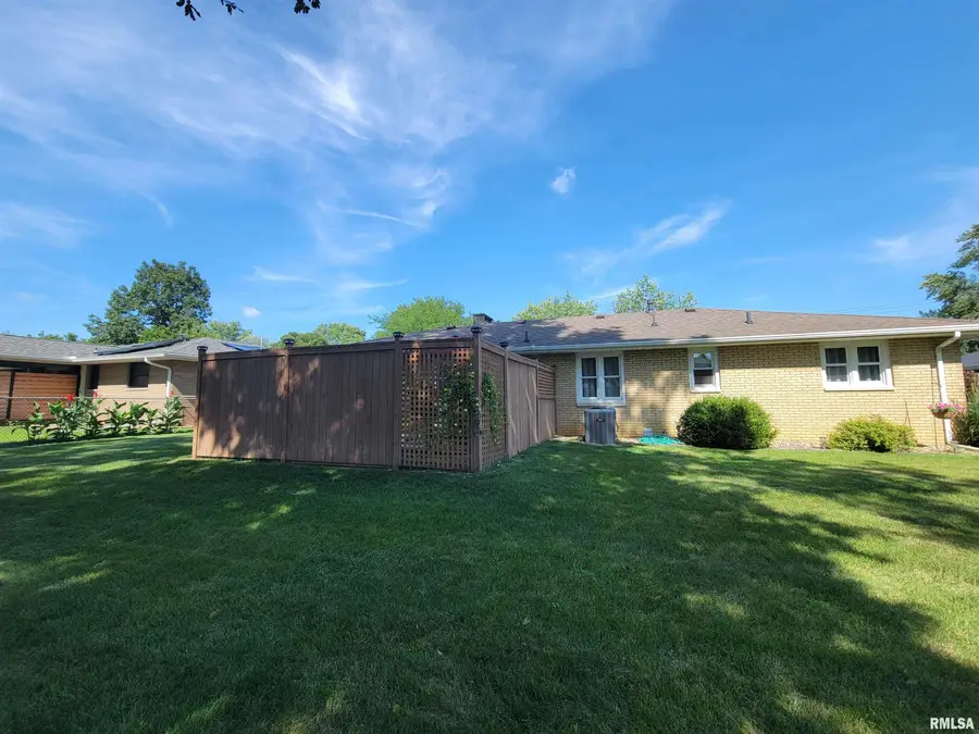 1713 Valle Vista Boulevard, Pekin, IL 61554 - Image #3