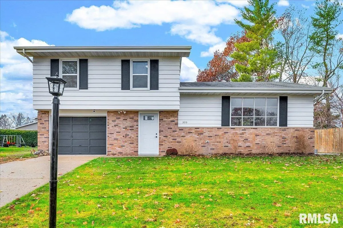 303 S Hollybrook Drive, Chillicothe, IL 61523 - Image #1