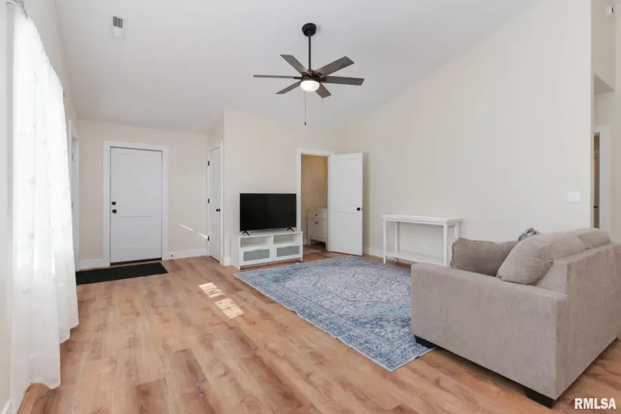 607 E 2nd Street, Delavan, IL 61734 - #3