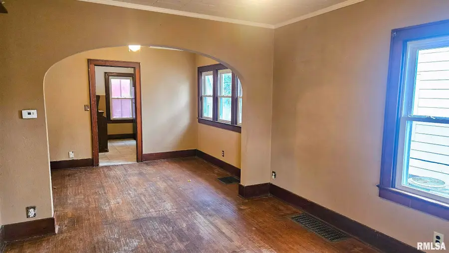 649 Dean Street, Canton, IL 61520 - Image #3