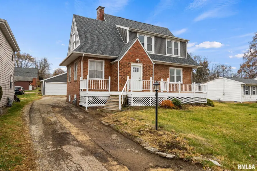 428 Roberts Street, Creve Coeur, IL 61610 - Image #2