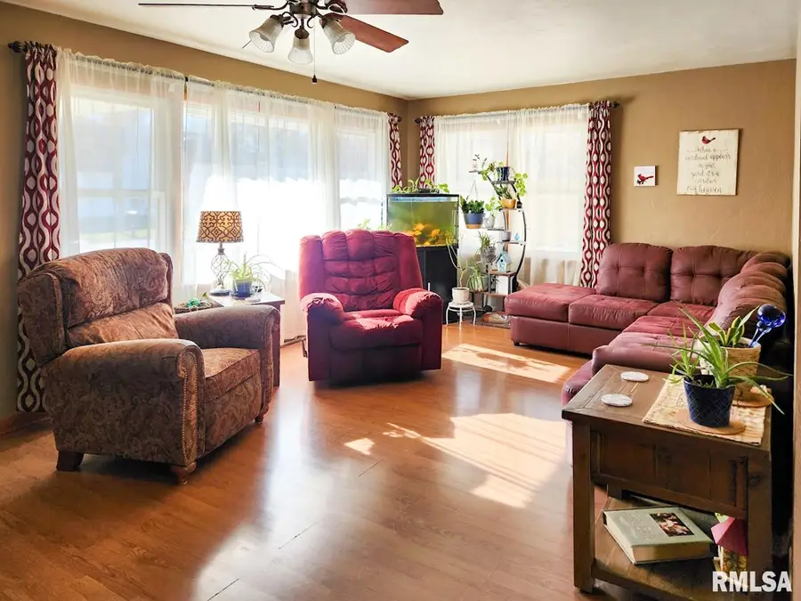 211 E Turner Avenue, Toulon, IL 61483 - Image #2