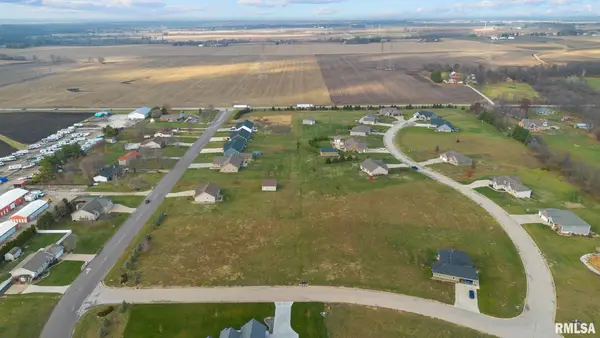 1960-1962 Mayflower Drive, Pekin, IL 61554