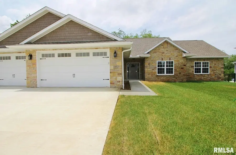 107 Samuel Court, Washington, IL 61571 - Image #2