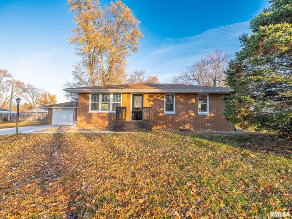 208 Elmhurst Avenue, Washington, IL 61571