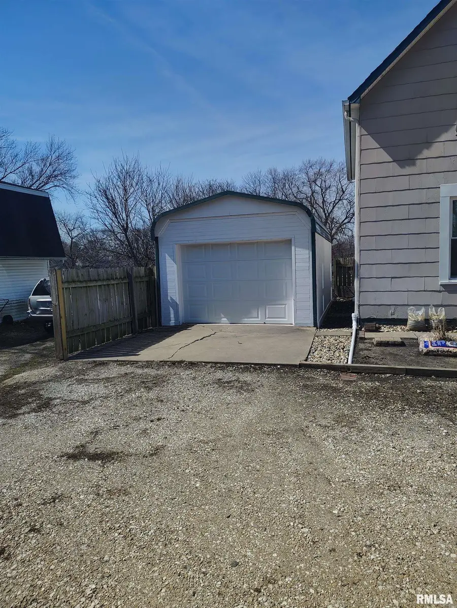 702 N Avenue C, Canton, IL 61520 - #2