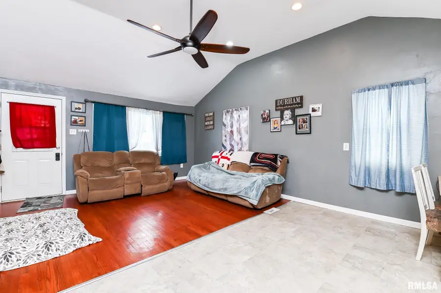 230 Stahl Avenue, Washington, IL 61571 - Image #2