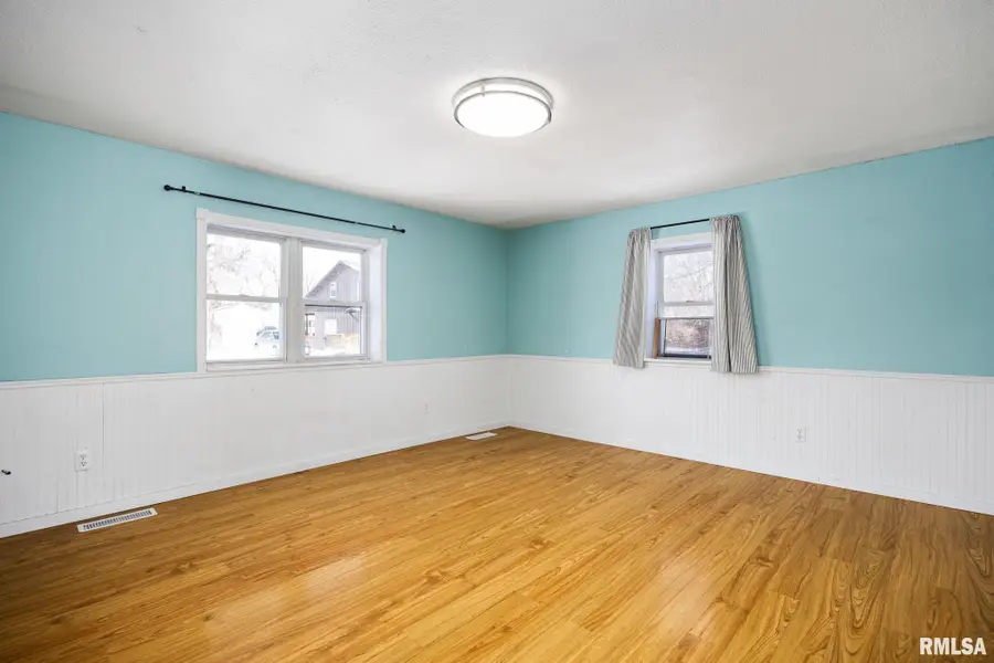 105 E Forest Avenue, East Peoria, IL 61611 - Image #2