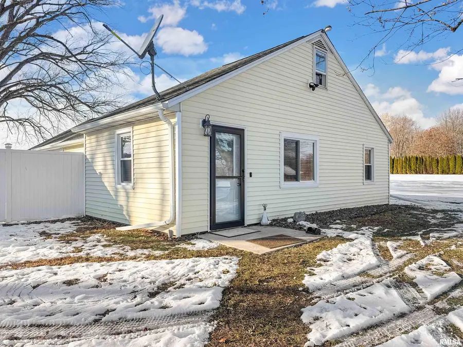 17893 Red Shale Hill Road, Pekin, IL 61554 - Image #2