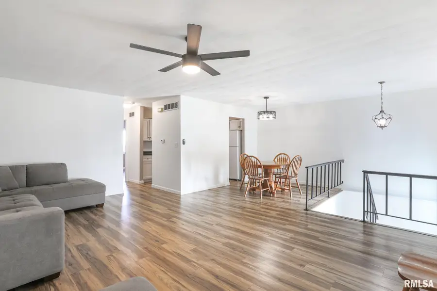 1804 Vienna Court, Pekin, IL 61554 - Image #2