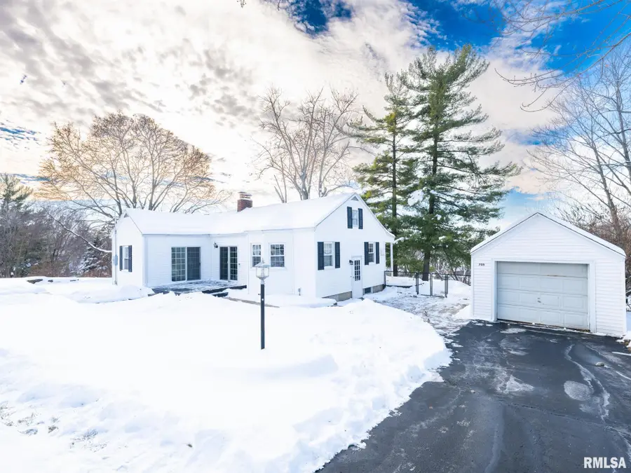 705 Grand View Avenue, Pekin, IL 61554 - Image #3