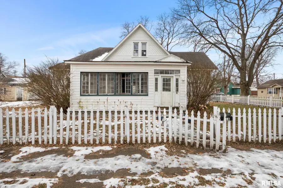 318 Washington Street, Pekin, IL 61554 - #2