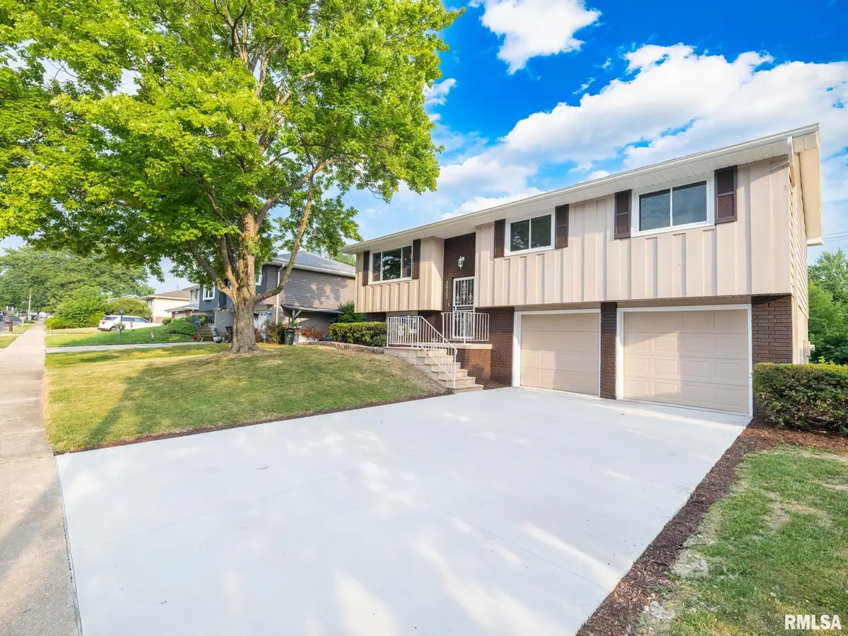 2922 W Larchmont Lane, Peoria, IL 61615 - #1