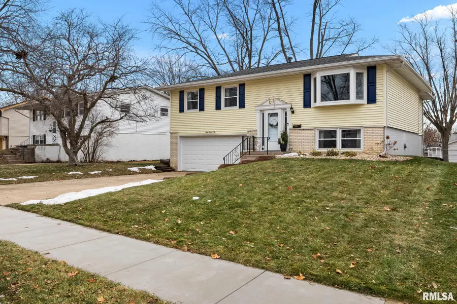 3306 W Birkshire Drive, Peoria, IL 61614 - Image #2