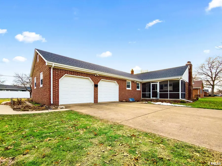 1012 W Beech Street, Chillicothe, IL 61523 - Image #2