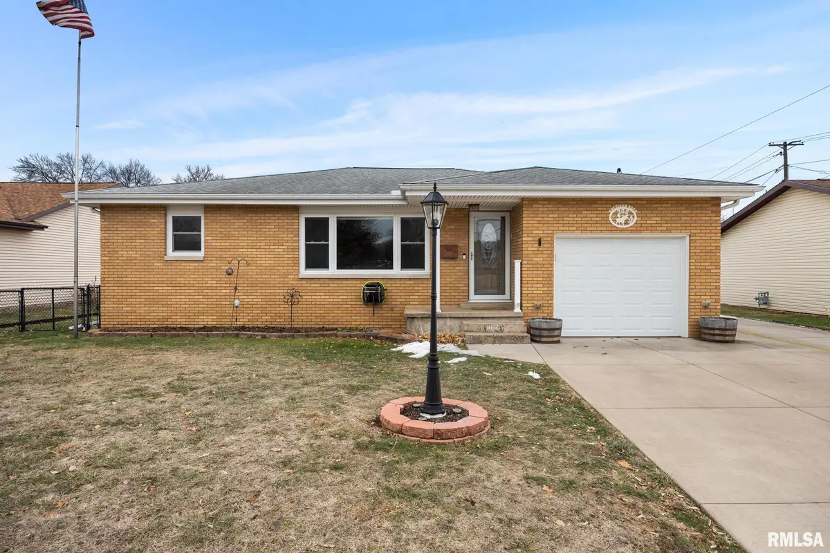 302 Sheridan Road, Pekin, IL 61554 - Image #1