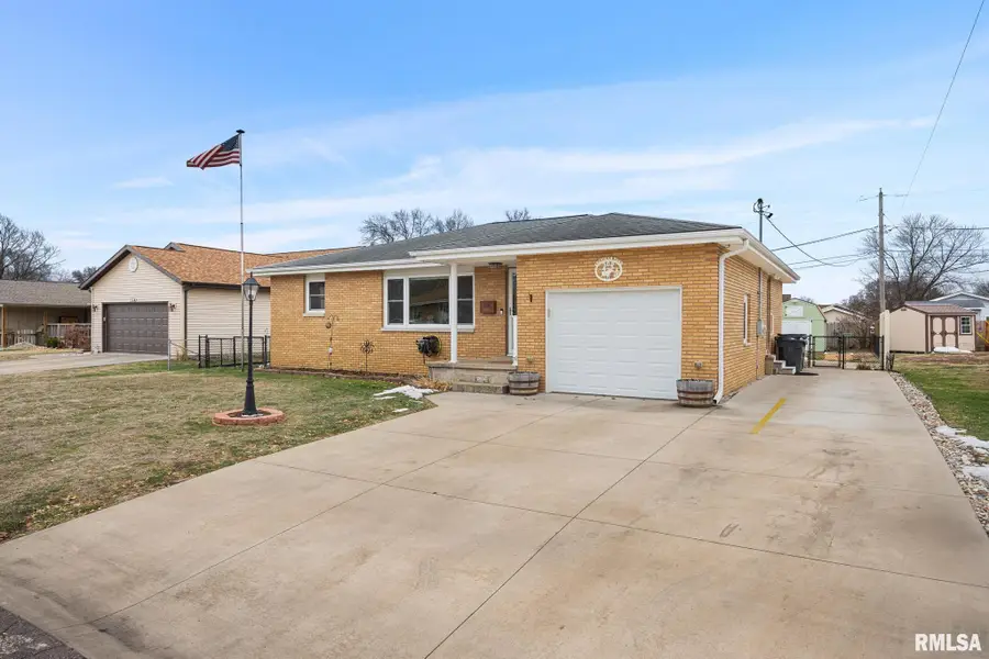302 Sheridan Road, Pekin, IL 61554 - Image #2