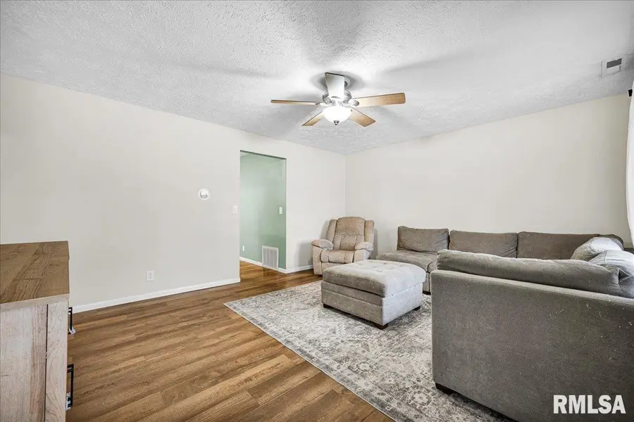 1203 Dell Avenue, Pekin, IL 61554 - Image #2