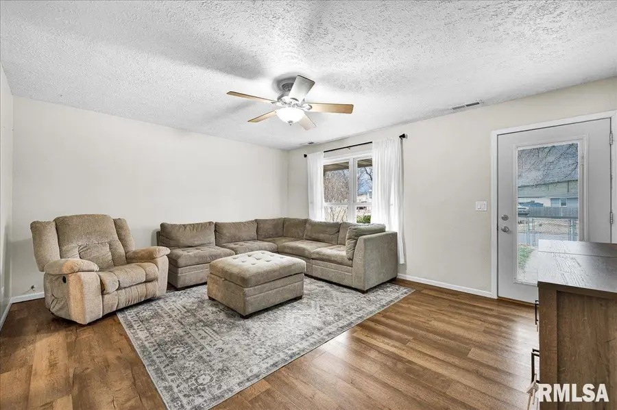 1203 Dell Avenue, Pekin, IL 61554 - Image #3