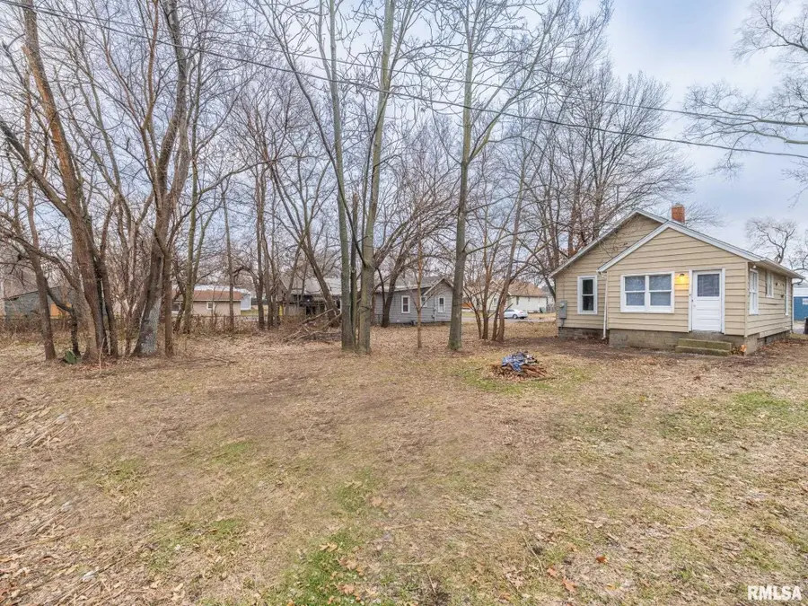 223 Cooper Street, Pekin, IL 61554 - Image #2