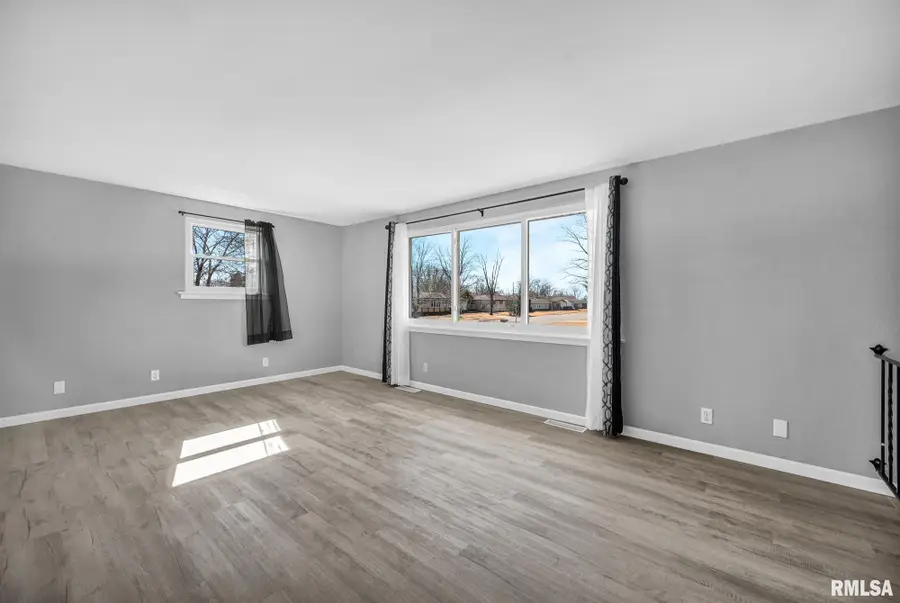 401 Belaire Drive, Washington, IL 61571 - #3