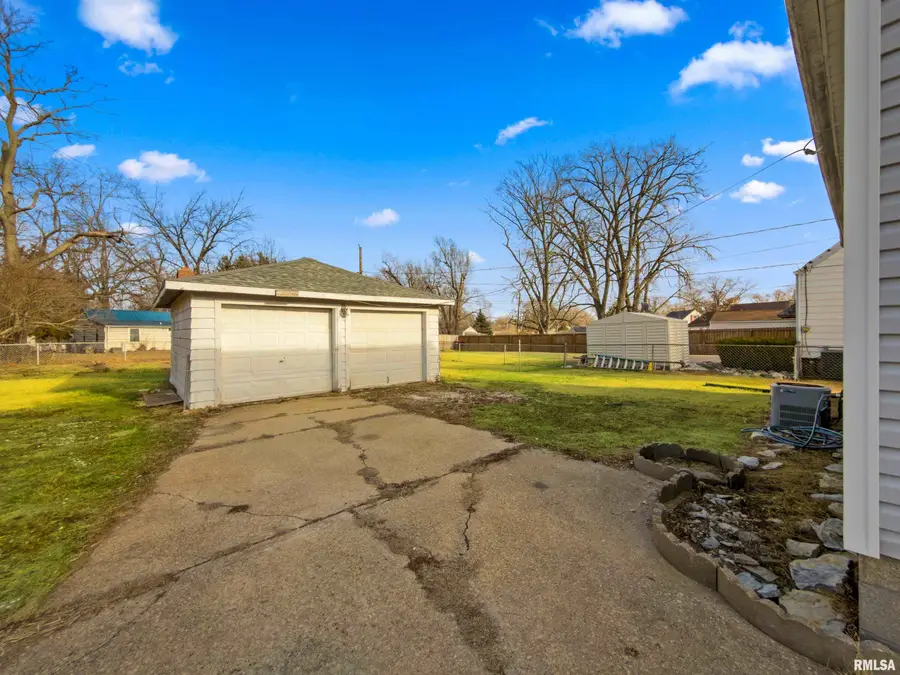 3412 N Gale Avenue, Peoria, IL 61604 - #3