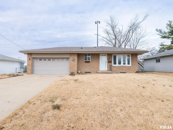 2303 W Westport Road, Peoria, IL 61615