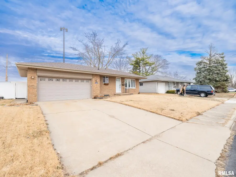 2303 W Westport Road, Peoria, IL 61615 - Image #2