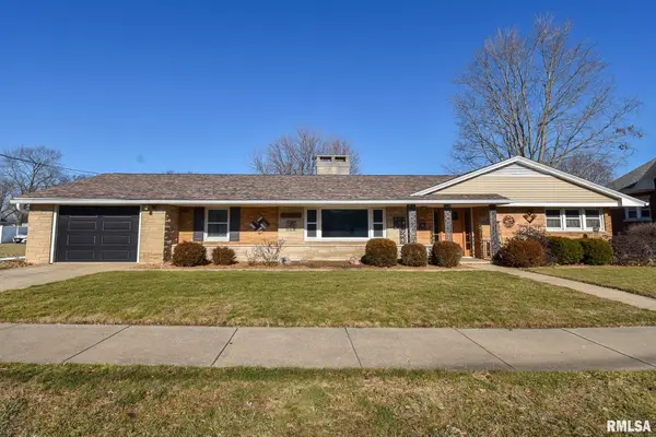 307 Walnut Street, Washington, IL 61571