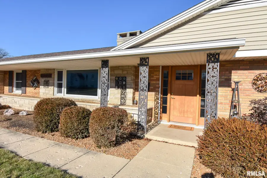 307 Walnut Street, Washington, IL 61571 - Image #2
