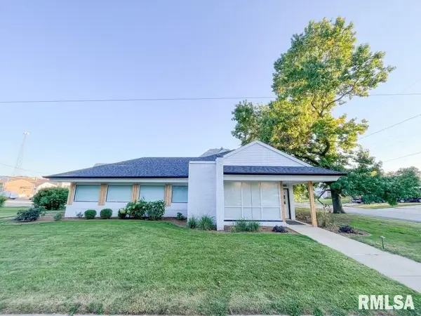 107 W Ann Street, Roanoke, IL 61561