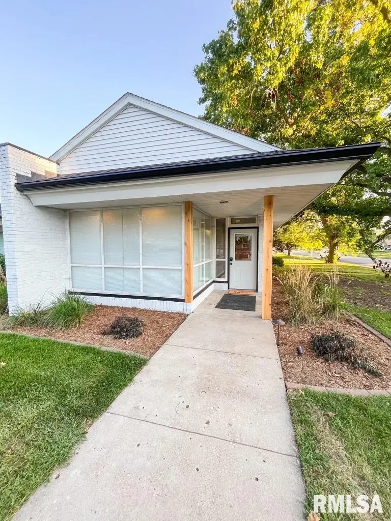 107 W Ann Street, Roanoke, IL 61561 - Image #2