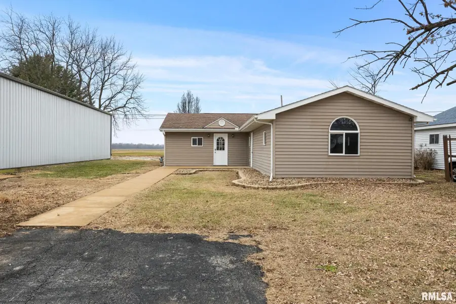 806 N Galena Avenue, Wyoming, IL 61491 - Image #2